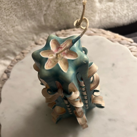 Vintage 1970s Hand Carved Ribbon Swirl Christmas Candle 7.5 x 5 - Very Detailed! - Picture 6 of 10